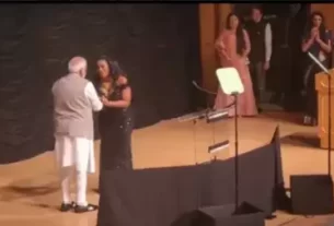 Watch: Singer Mary Millben Touches PM Modi's Feet After Singing 'Jana Gana Mana'
