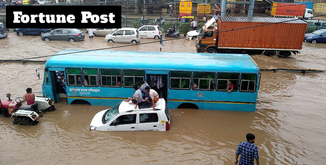 Delhi-Gurugram Expressway Waterlogged After Heavy Downpour, Traffic Jam for up to 5 km