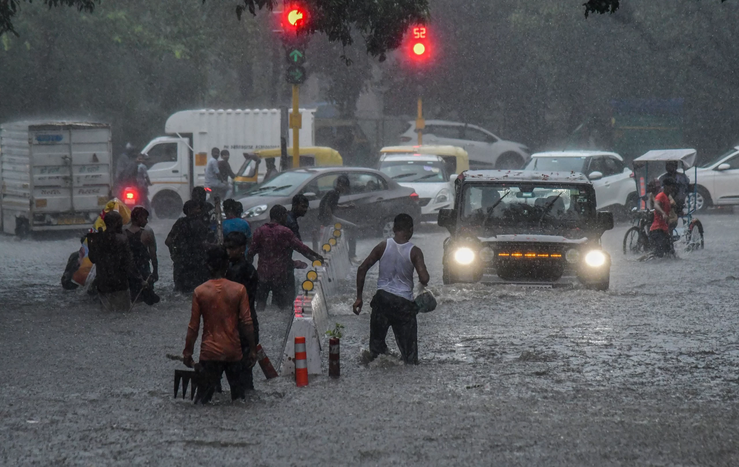 Water, Water Everywhere! The First Spell of Heavy Rain of The Season Leaves Delhi Flooded. See Visuals